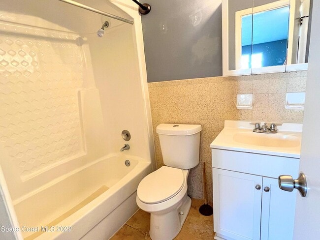 Foto del edificio - 2 bedroom 2 bathroom duplex available for rent