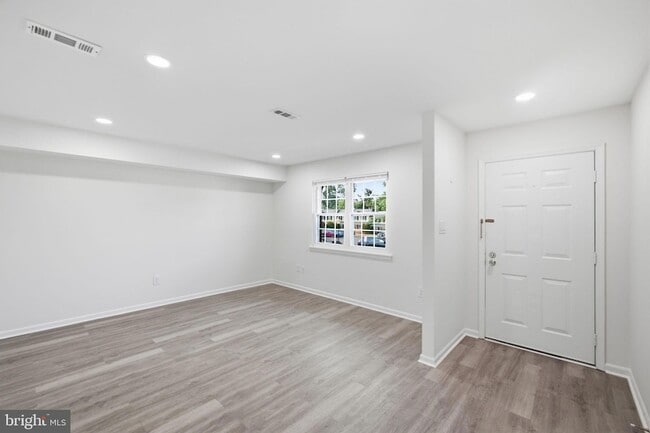 Foto del edificio - 1006 N York Rd