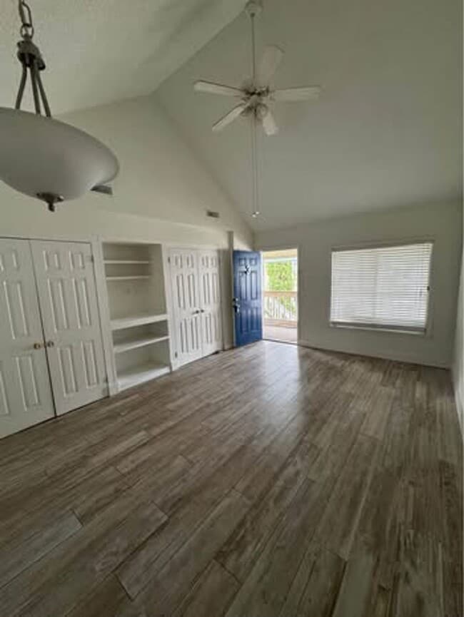 Building Photo - Large One Bedroom Across from the Beach in...