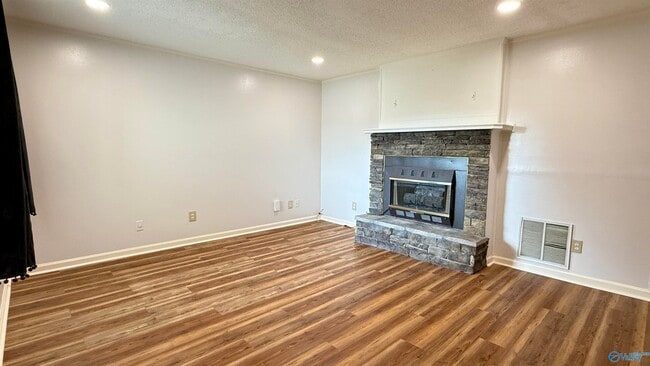 Building Photo - 1217 Catskill Cir SE