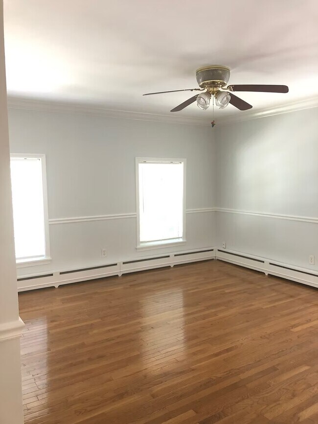 206-2 sala de estar - 206 N Normal St