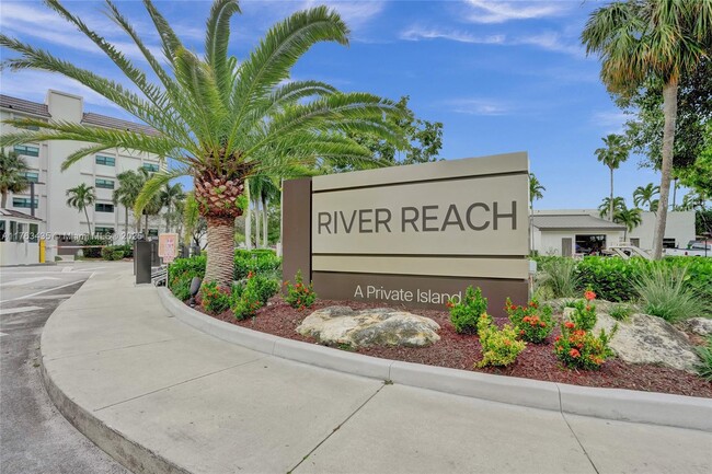 Foto del edificio - 900 River Reach Dr