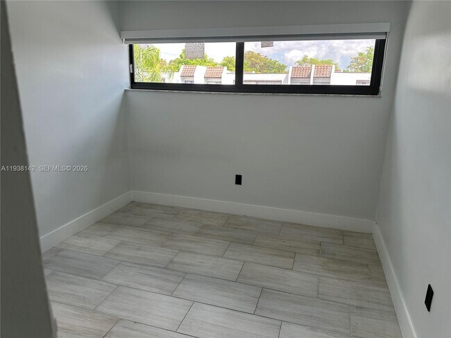 Foto del edificio - 6526 Kendale Lakes Dr