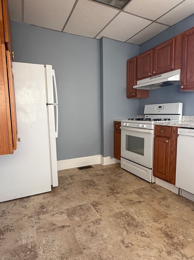 Building Photo - 737 Linden Ave
