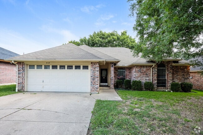 Building Photo - 819 Crystal Creek Ln