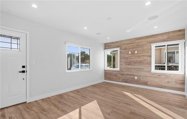 Building Photo - 4641 W 130th St