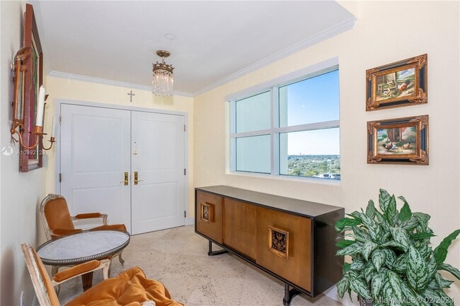 Building Photo - 2645 S Bayshore Dr