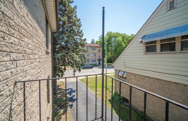 Foto del edificio - 7936 W Becher St