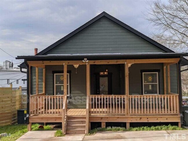 Building Photo - 1000 Calvin St