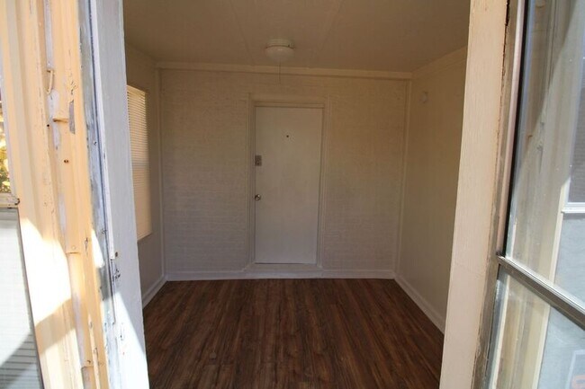 Building Photo - 517 S 40th W Ave