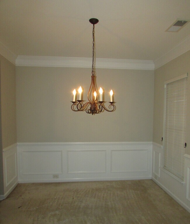 Foto del edificio - Large Home With Double Car Garage in Catawba Hills