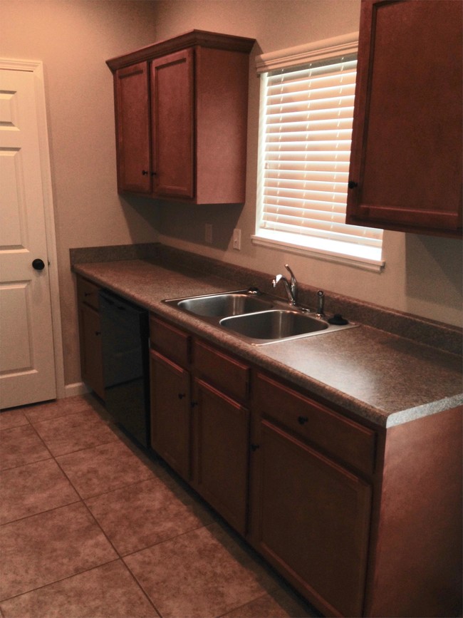 Building Photo - 1552 Orchard Dr