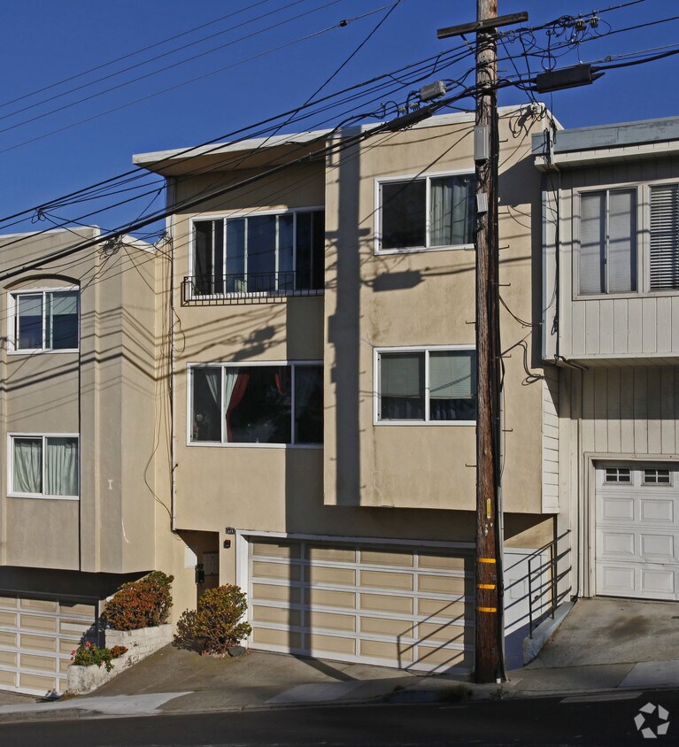 Building Photo - 275 Gambetta St