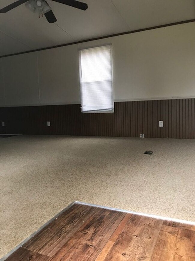 Foto del edificio - 3 BED, 2 BATH MOBILE HOME- $900 MONTH, $90...