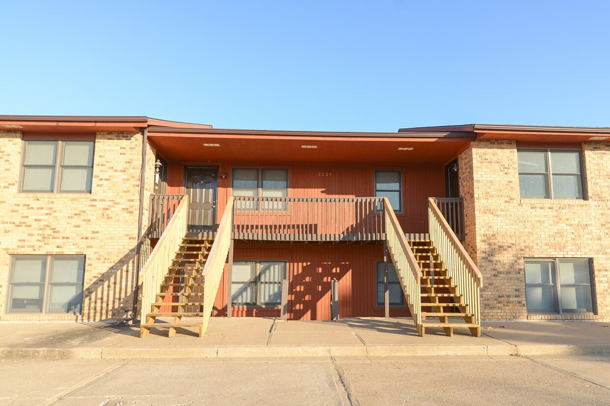Primary Photo - 2504 Southridge Dr