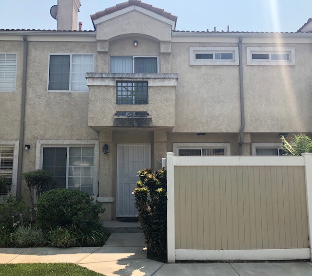 4036 Rosemead Blvd Pico Rivera Ca 90660 Townhouse For Rent In Pico Rivera Ca Apartments Com