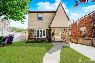 Building Photo - 371 Alpine St