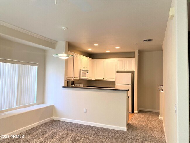 Foto del edificio - 4465 E Paradise Vlg Pkwy S