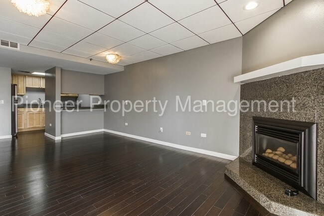 Foto del edificio - Beautiful Modern Condo In Cherry Creek North!