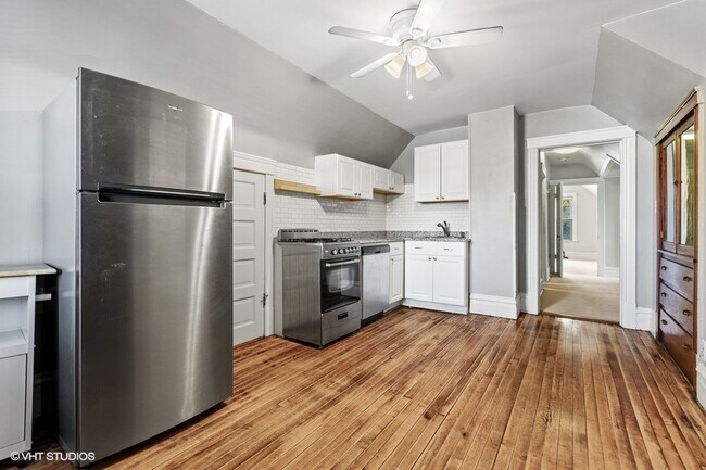 Foto del edificio - 2744 W Nelson St