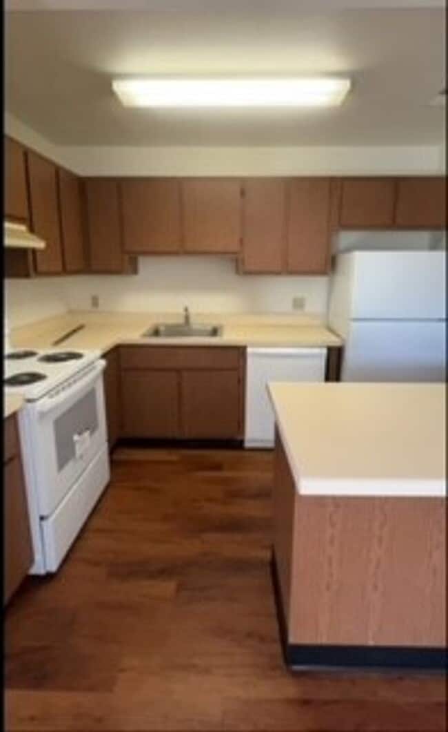 Building Photo - NAU ADJACENT!! One Bedroom Condo at University Meadows: $1,395.00