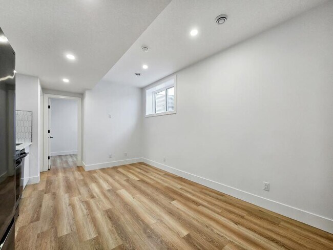 Building Photo - 2.0 bedroom in Calgary Alberta T3E 4A6