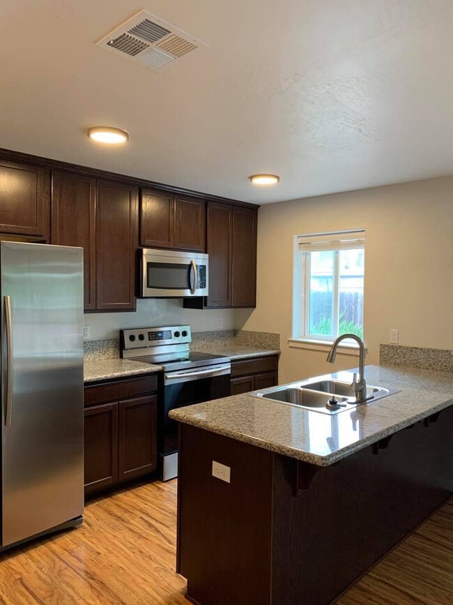 52 S Haskell St, Central Point, OR 97502 Townhome Rentals in Central