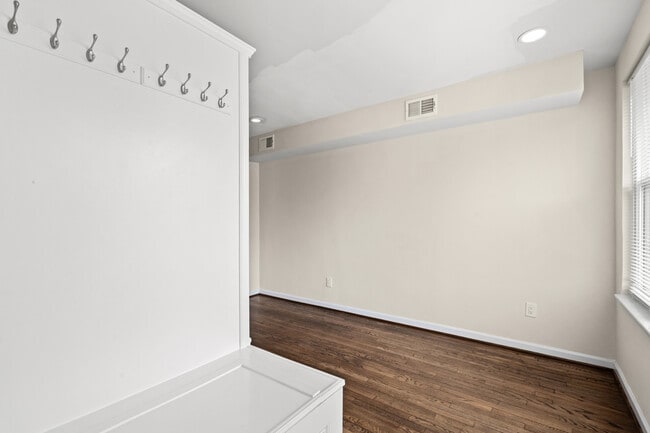 Building Photo - 53 Victor St NE