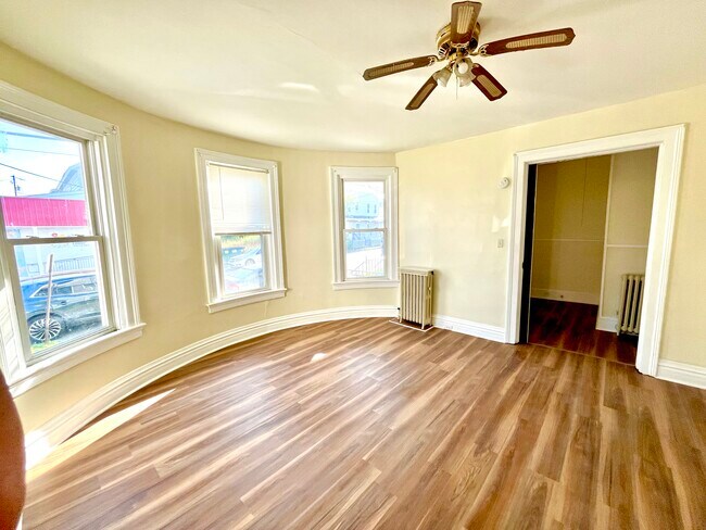Foto del edificio - 1310 Washburn St