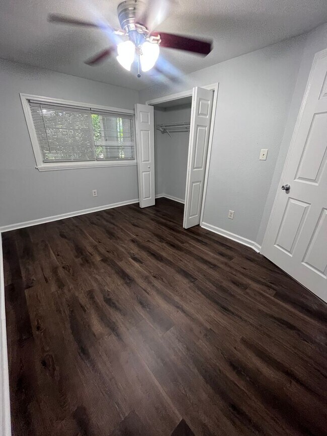 Foto del edificio - 2 Bedroom Close to Campus