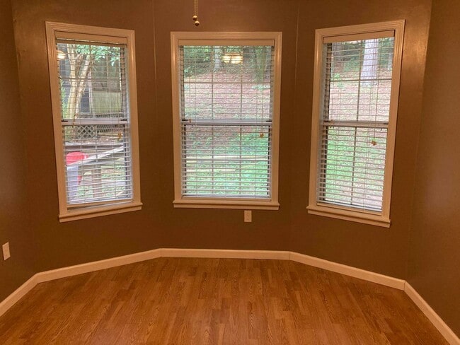 Building Photo - Looking for the feeling of privacy and sec...