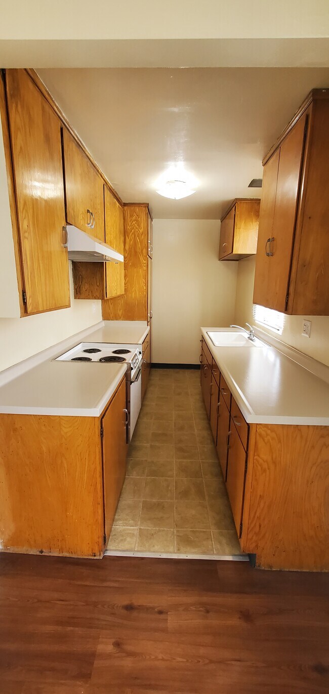 Foto del edificio - 2100 Artesia Blvd