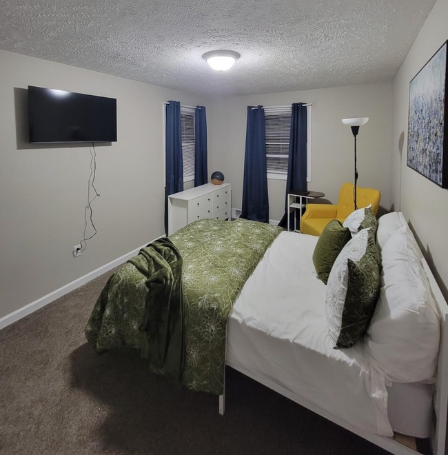 Building Photo - 255 Hague St