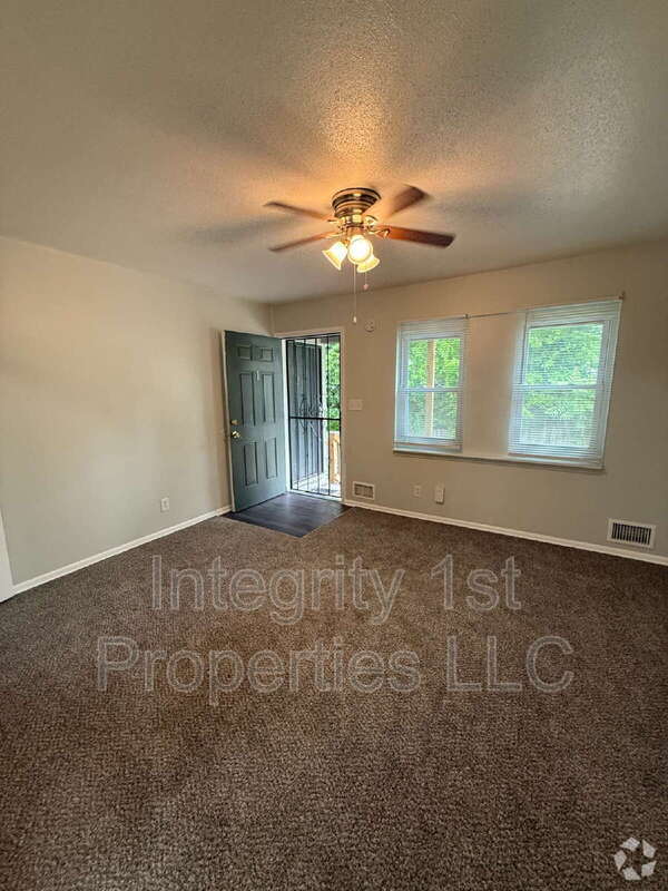 Building Photo - 5613 E 28th St