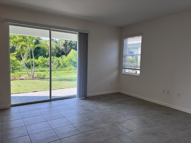 Foto del edificio - Spacious 4-Bedroom Home with 3 Full Baths in Apollo Beach, FL - Must See!