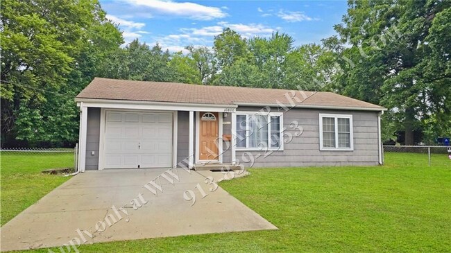 Foto del edificio - Cute Updated Home in Raytown-Available NOW!!