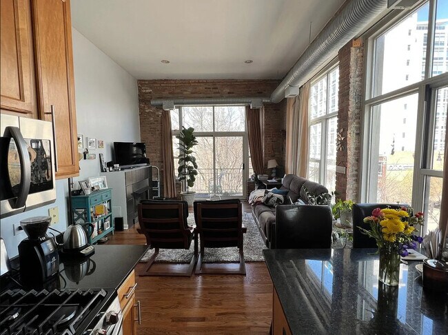 Foto del edificio - 1844 S Michigan Ave