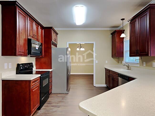 Building Photo - 2304 Water Lilly Way