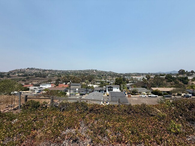 Foto del edificio - Minutes from Campus with Scenic Overlook V...