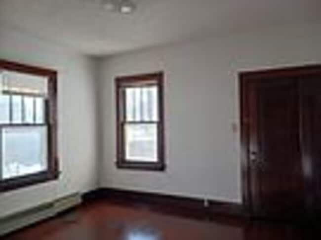 Building Photo - 724 Willow St