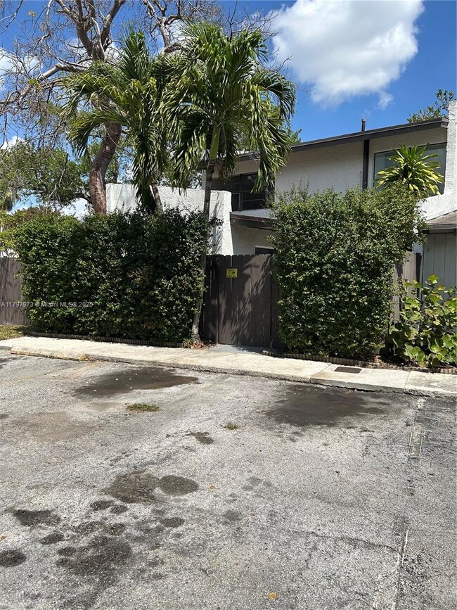 Building Photo - 11005 SW 70th Terrace