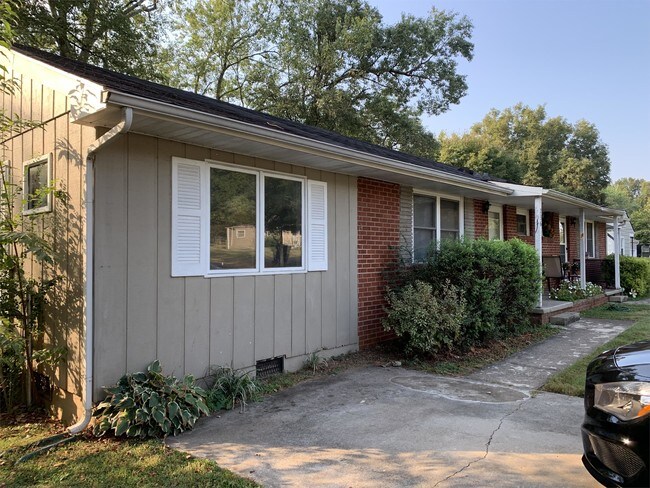 Foto del edificio - 236 Riggs Ave