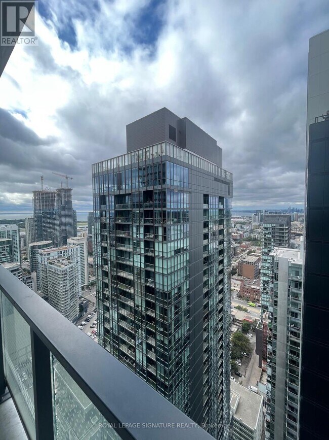 Building Photo - 115-4115 Blue Jays Way
