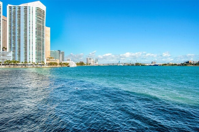 Building Photo - 848 Brickell Key Dr