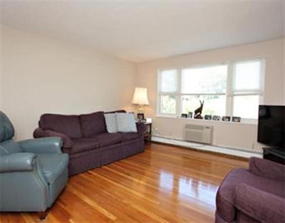 Foto del edificio - 40 Whitman Rd