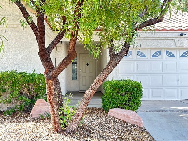 Foto del edificio - 351 Promontory Dr