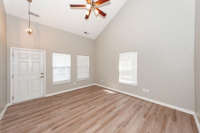 Foto del edificio - 3 Bedroom 2.5 Bath Townhome - Lakes of Sum...