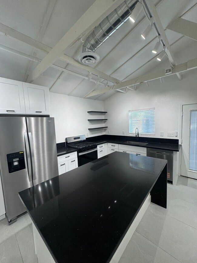 Foto del edificio - 800 Canosa Ave