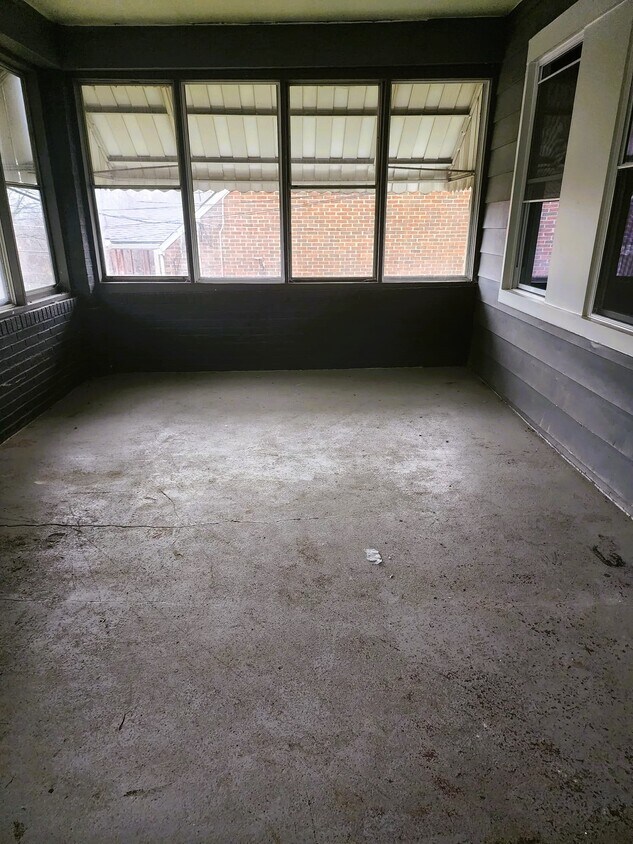 Primary Photo - 409 Johnston Ave