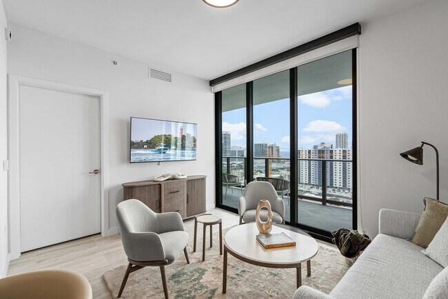 Foto del edificio - 7144 Byron Ave